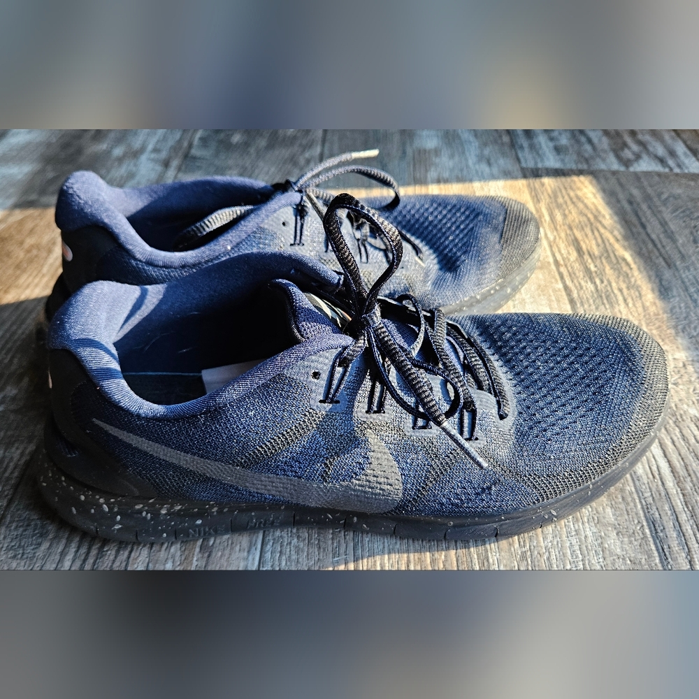 Nike Free Run Shield size 9